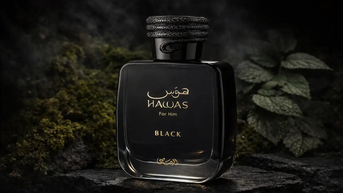 Frasco de perfume Rasasi Hawas Black para hombre sobre fondo oscuro